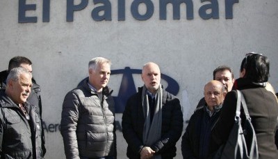 País