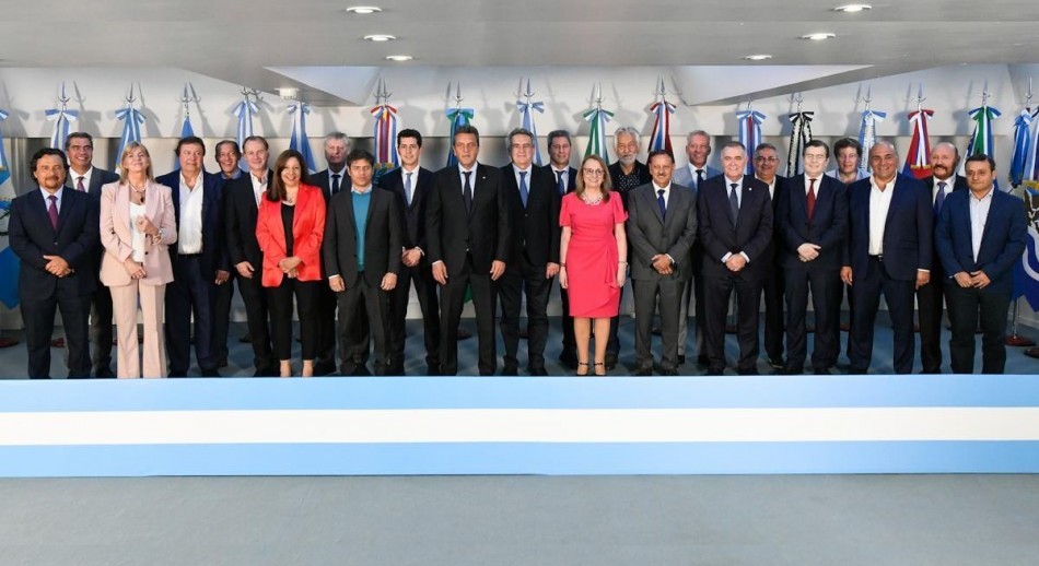 Massa consiguió el respaldo de 19 gobernadores de distintos espacios políticos