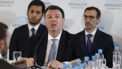 País
