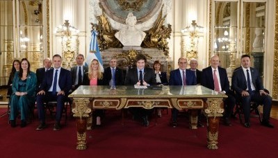 País