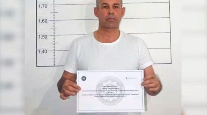 País