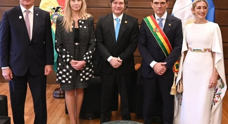 Milei saludó al presidente de Bolivia, Rodrigo Paz Pereira tras la ceremonia de asunción