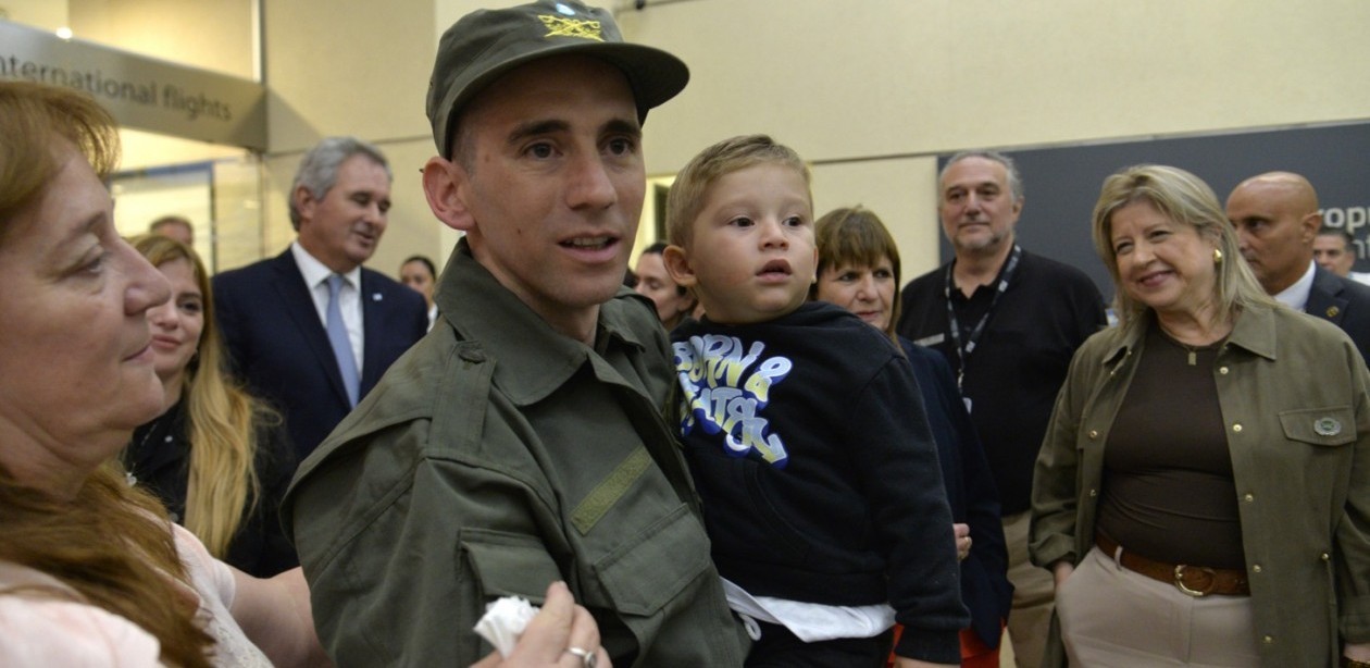 Nahuel Gallo llegó a Argentina y se reencontró con su familia