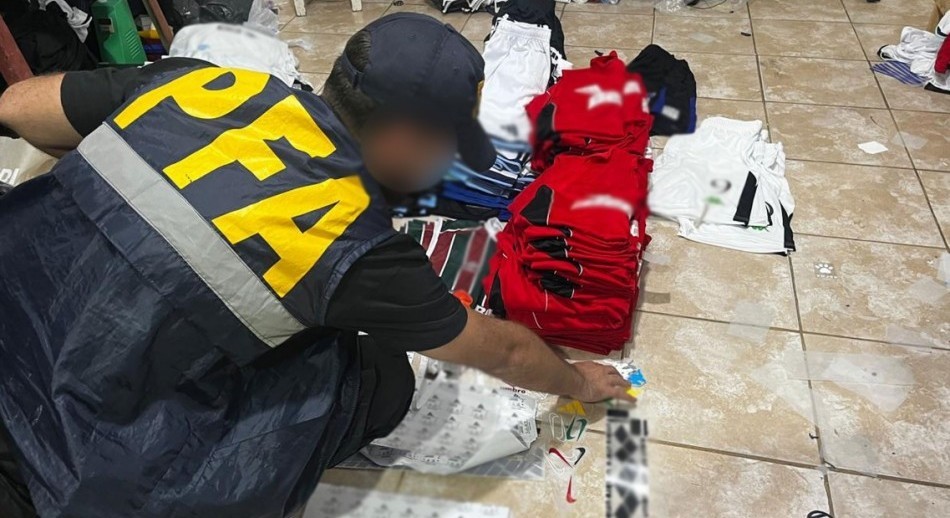 Rescatan a tres personas explotadas laboralmente en dos talleres textiles de Lanús