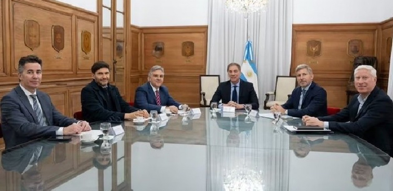 Santilli recibió a gobernadores de la zona Centro: infraestructura vial y energética