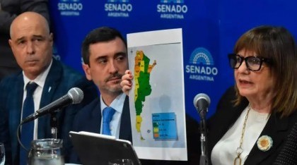 País