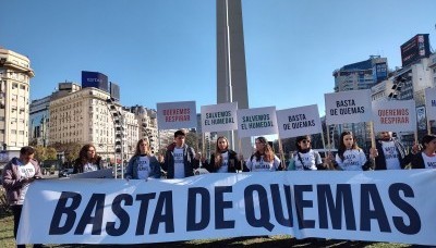 País